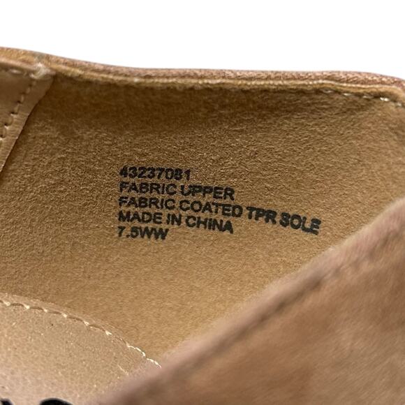 Torrid Pointed Toe Block Heel Pumps NWT Women's Sz 7.5WW Tan Faux Suede Classic - Picture 5 of 10